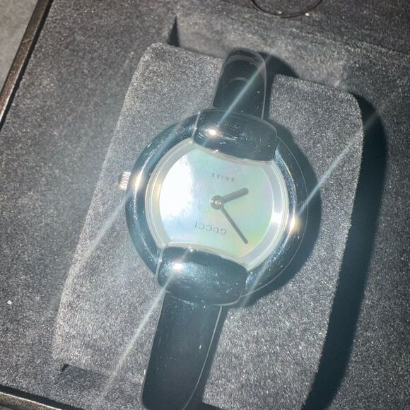 Women’s Gucci watch with box - Picture 3 of 8
